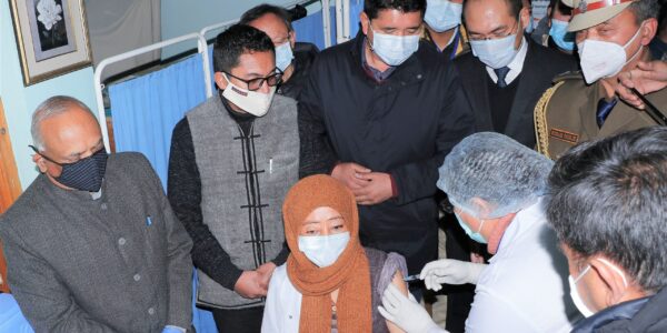 79 Healthcare Workers Get Covid-19 Vaccine in Leh