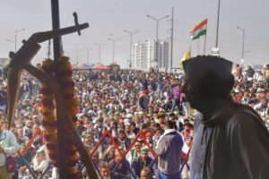 غازی پور میں مظاہرین کا جم غفیر۔’منگل تک ریکارڈ توڑتعداد پہنچے گی’