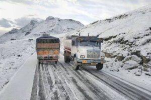 450 Stranded trucks allowed to leave for Kargil today