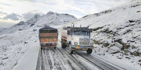 450 Stranded trucks allowed to leave for Kargil today