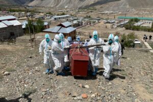 AJUIAK volunteers bury a Christian who died of Covid-19 in Kargil