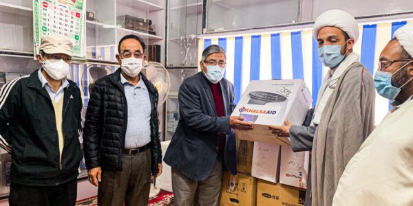 President JUIAK handed over 10 oxygen concentrators to Alreza health care
