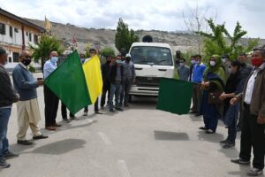 Director RDD flags off waste management vehicles for 6 blocks