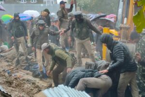 3 dead, 1 critical after soil bund caves in Tral
