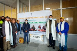 CEC Leh flags-off first consignment of Ladakhi apples to other states