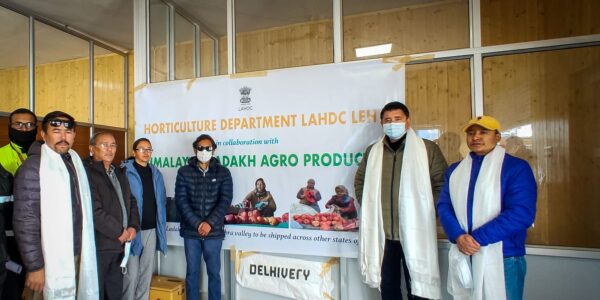 CEC Leh flags-off first consignment of Ladakhi apples to other states
