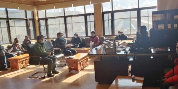 Covid-19: DC Kargil chairs meeting with SDMs, health officers
