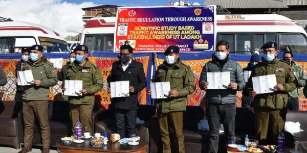 Traffic police organises traffic awareness programme in Leh