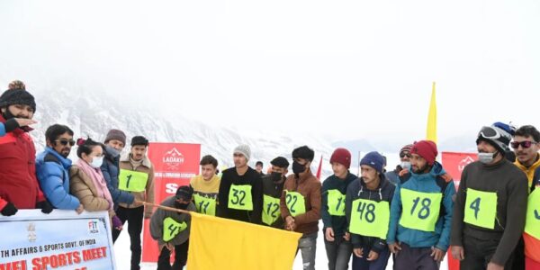 EC Tashi flags off Ladakh Snow Ski Team for upcoming National Tournament