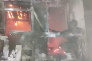 Fire destroys tea stalls, shop at Drass