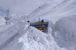 Zojila likely to reopen for traffic on Saturday