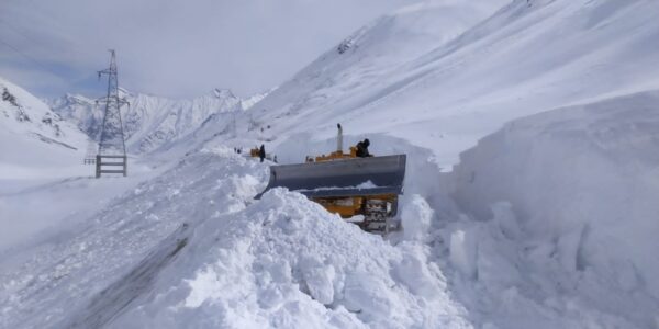 Zojila likely to reopen for traffic on Saturday