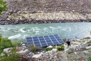 Secretary Ravinder visits Solar Water Pump Chanigund installed by KREDA