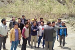 Team of officers visit Shakar Chiktan to assess drought-like situation