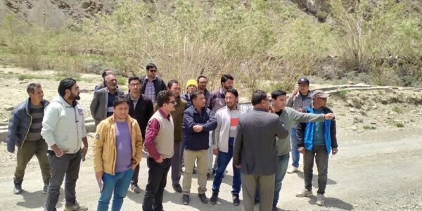 Team of officers visit Shakar Chiktan to assess drought-like situation