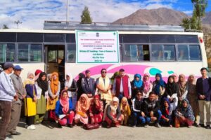 EC Mohsin flags off 40 farmers to Leh