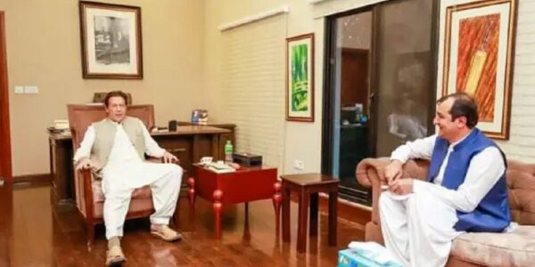 وزیر اعلیٰ کی عمران خان سے ملاقات ,گلگت بلتستان میں سیلاب سے ہونیوالے نقصانات سے آگاہ کیا