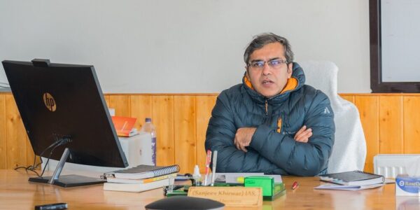 Principal Secretary, School Education Dept, Ladakh reviews Mission Khoryug (MoU) with WWF, India