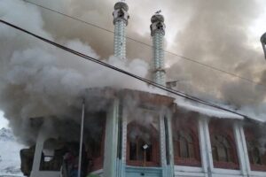 Qadeem Hanfia Masjid in Drass gutted in a fire incident