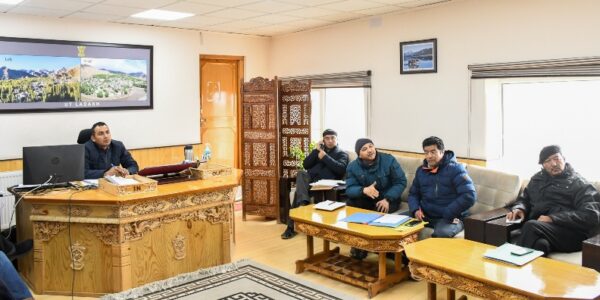 Secretary Ravinder reviews the functionalization of Ladakh Dairy Cooperation Federation