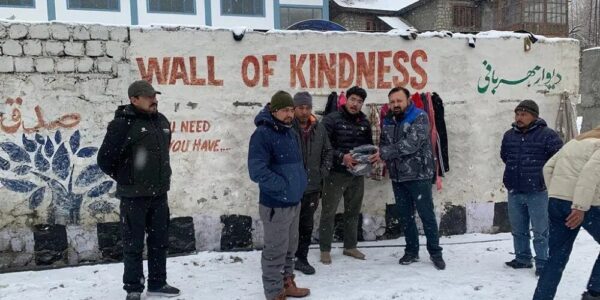 Municipal Committee Kargil donates clothes at ‘Wall of Kindness’