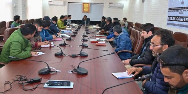 CEC Feroz Khan chairs meeting regarding development of agriculture, allied sectors in Kargil