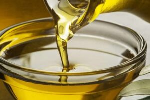 Understanding Cooking Oils: Smoke Points, Health Benefits, and Risks