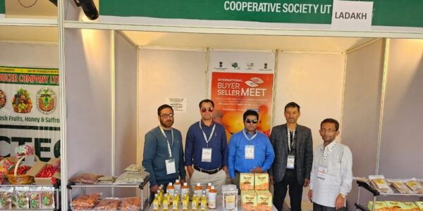 Cooperative Societies from Ladakh participate in international buyer-seller meet in Kashmir