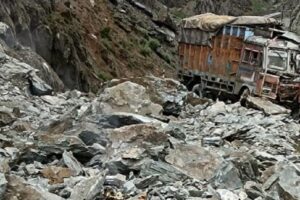 Rockfall Incident on Drass-Srinagar Highway Killed Unidentified Person