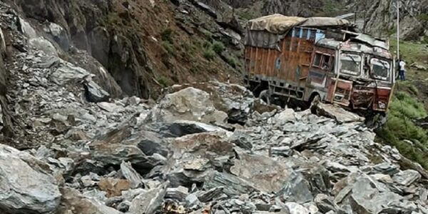 Rockfall Incident on Drass-Srinagar Highway Killed Unidentified Person