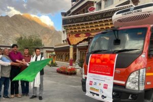 Secy, Agri flags off first road shipment of Fresh Apricots from Leh to Mumbai