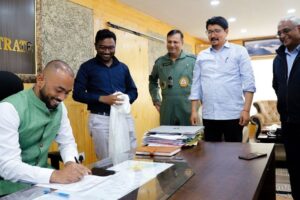 DC, Leh hands over charge to new DC Santosh Sukhadeve