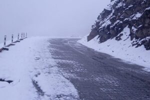 Zojila Pass Reopens After Brief Halt: Traffic Resumes Amid Improved Weather Conditions