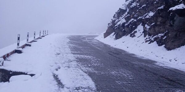 Zojila Pass Reopens After Brief Halt: Traffic Resumes Amid Improved Weather Conditions