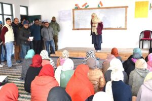 DC Kargil Inspects Winter Tuition Arrangements in Government Schools 