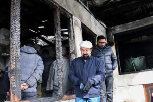 CEC Dr Jaffer, DC Shrikant visits fire affected site of Balti Bazar Masjid, commercial shop