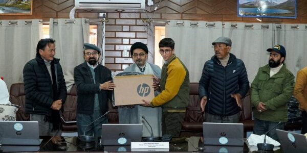 CEC Dr Jaffer distributes laptops to meritorious students