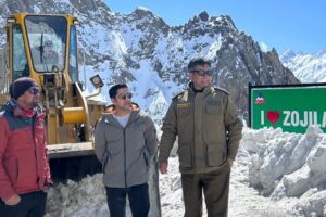 SDM Drass takes assessment of road condition at Zojila axis