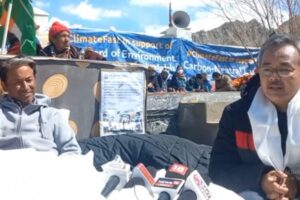 President of NFNS joins Sonam Wangchuk on 14th day of Hunger Strike